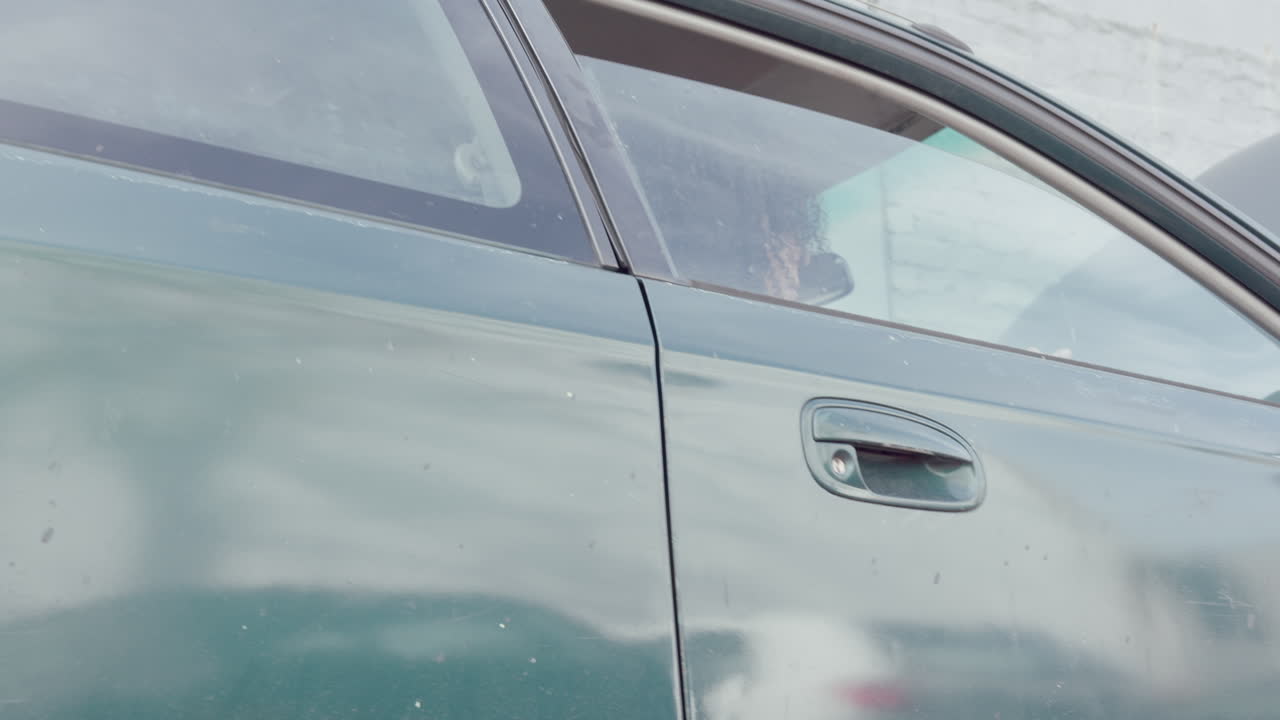 자동차, 여행 및 비즈니스 여성 열려있는 문