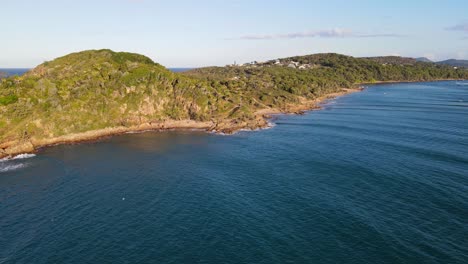 mirador de bustard bay en diecisiete setenta al atardecer - 1770 ciudad en la región de gladstone, queensland, australia