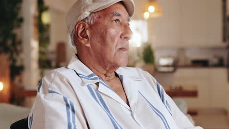 hombre anciano en silla de ruedas