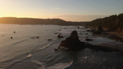 Pilas-De-Mar-Al-Atardecer-Cerca-De-Port-Orford,-Oregon