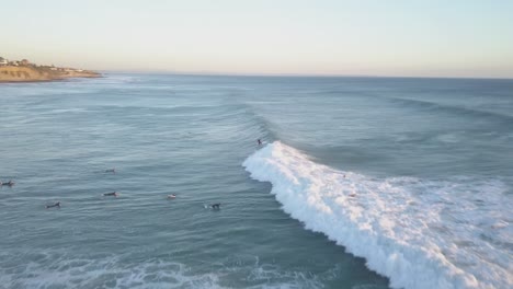 surfing a good waves in cascais