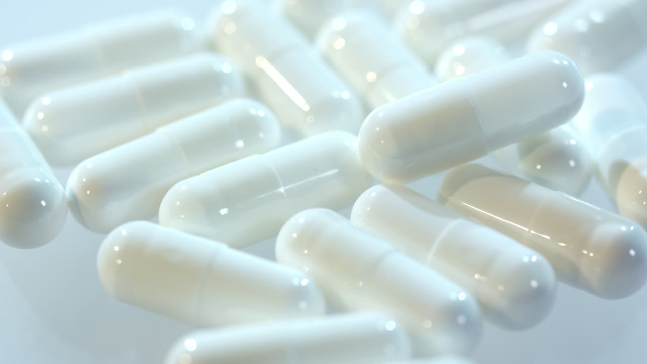 백색 테이블에 있는 의료  ⁇ . 의약품 알약. 약국  ⁇