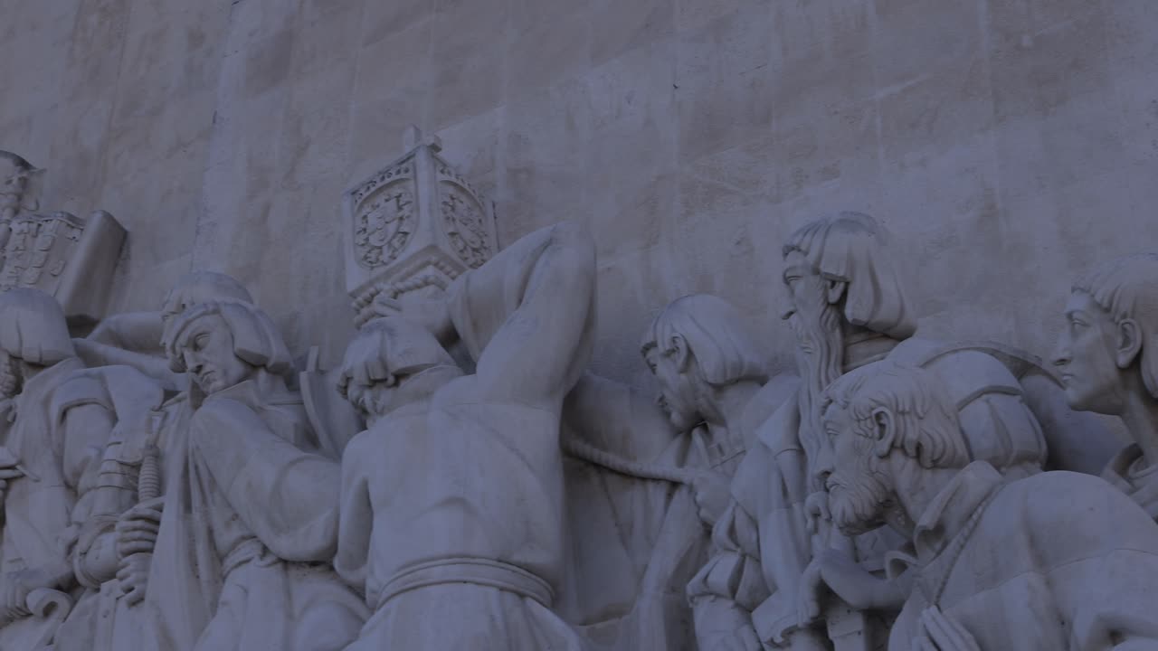 Descobrimentos monument details camera panning left