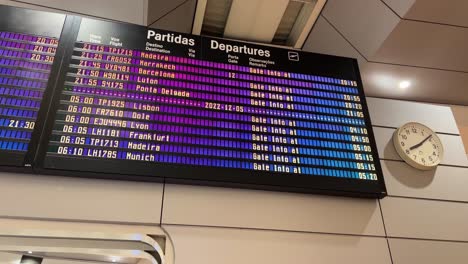 Departures-Board-in-Lisbon,-Portugal