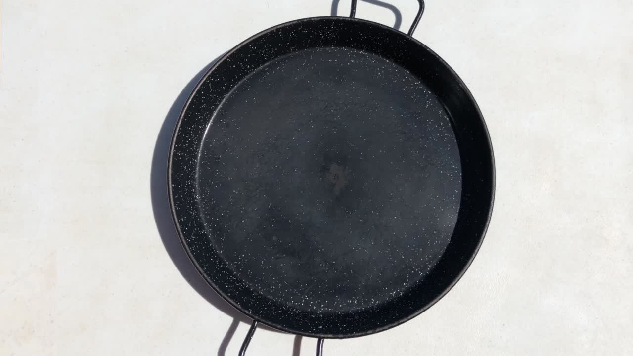 파엘라 판이 돌아다니고 있습니다.