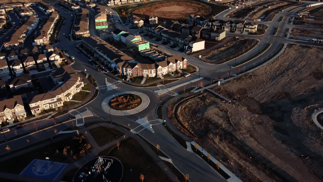 해가 지는 동안 요크빌 지역 사회의 교통 서클