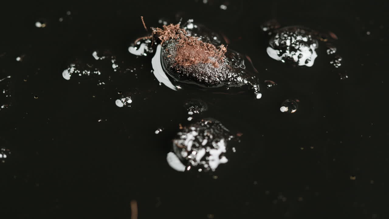 Primer plano del derrame de petróleo