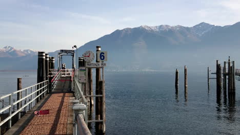 Pier-Am-Ufer-Des-Lago-Maggiore-In-Locarno,-Schweiz-4k