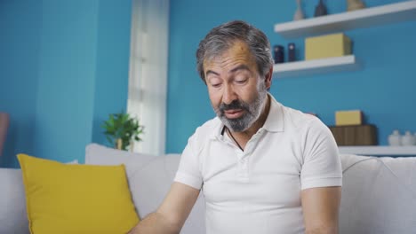 hombre con pérdida de visión.