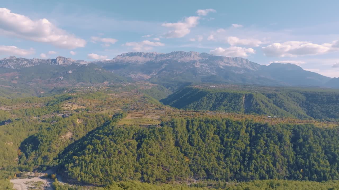 paisaje de valle de montaña