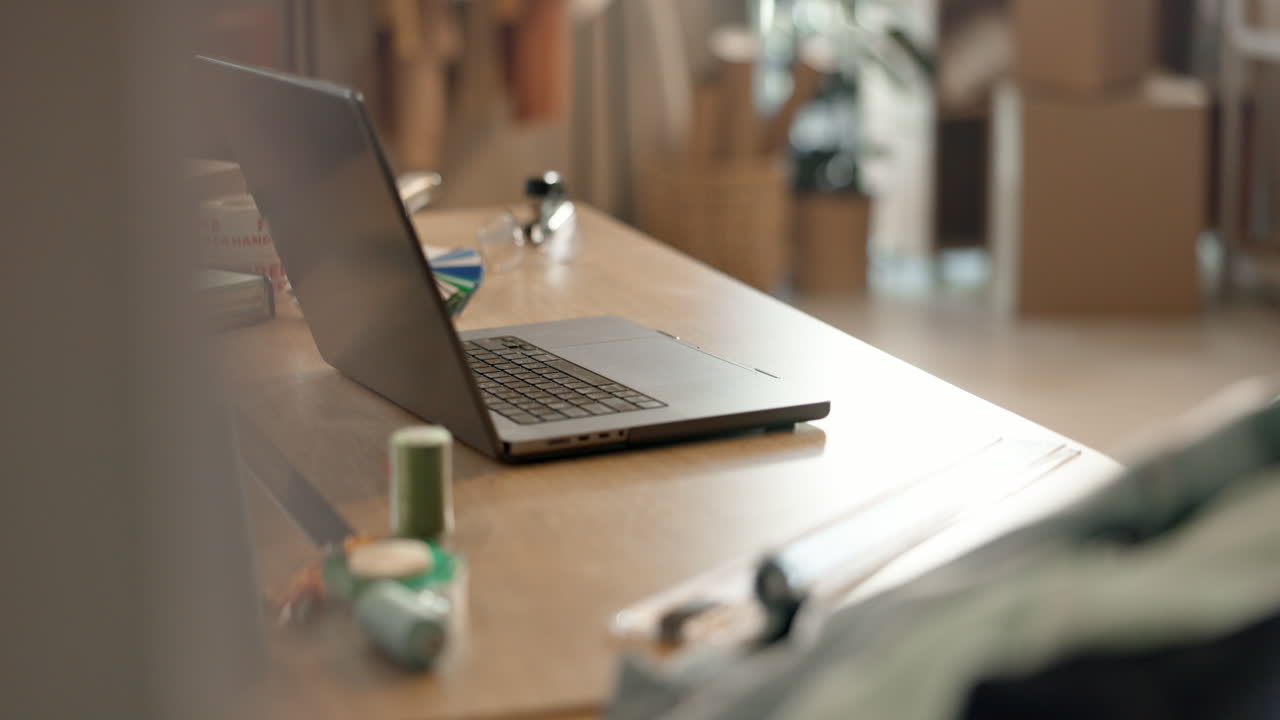 집 책상, 노트북 및 패션 디자인