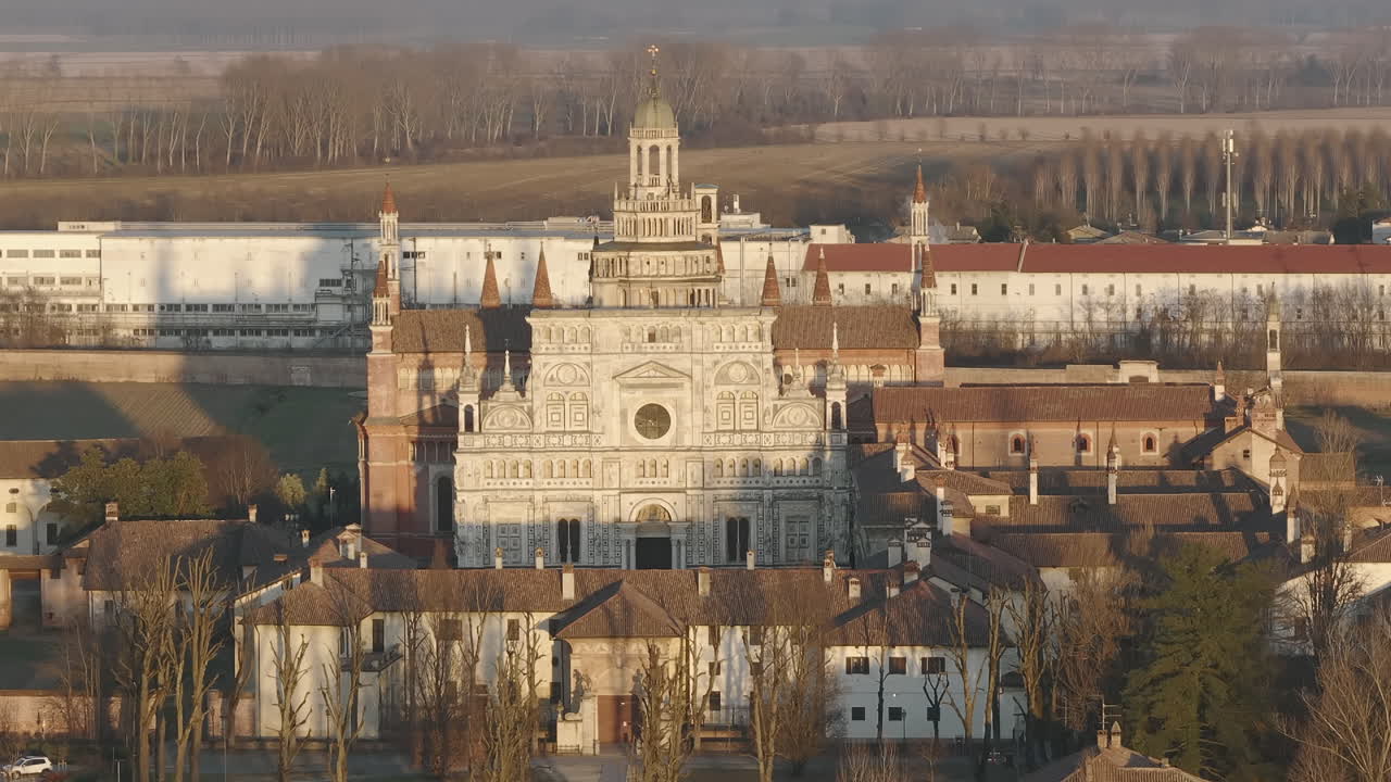 세르토사 디 파비아 대성당 (certosa di pavia cathedral) 은 수도원과 성당을 포함하는 역사적인 기념비 복합체입니다.
