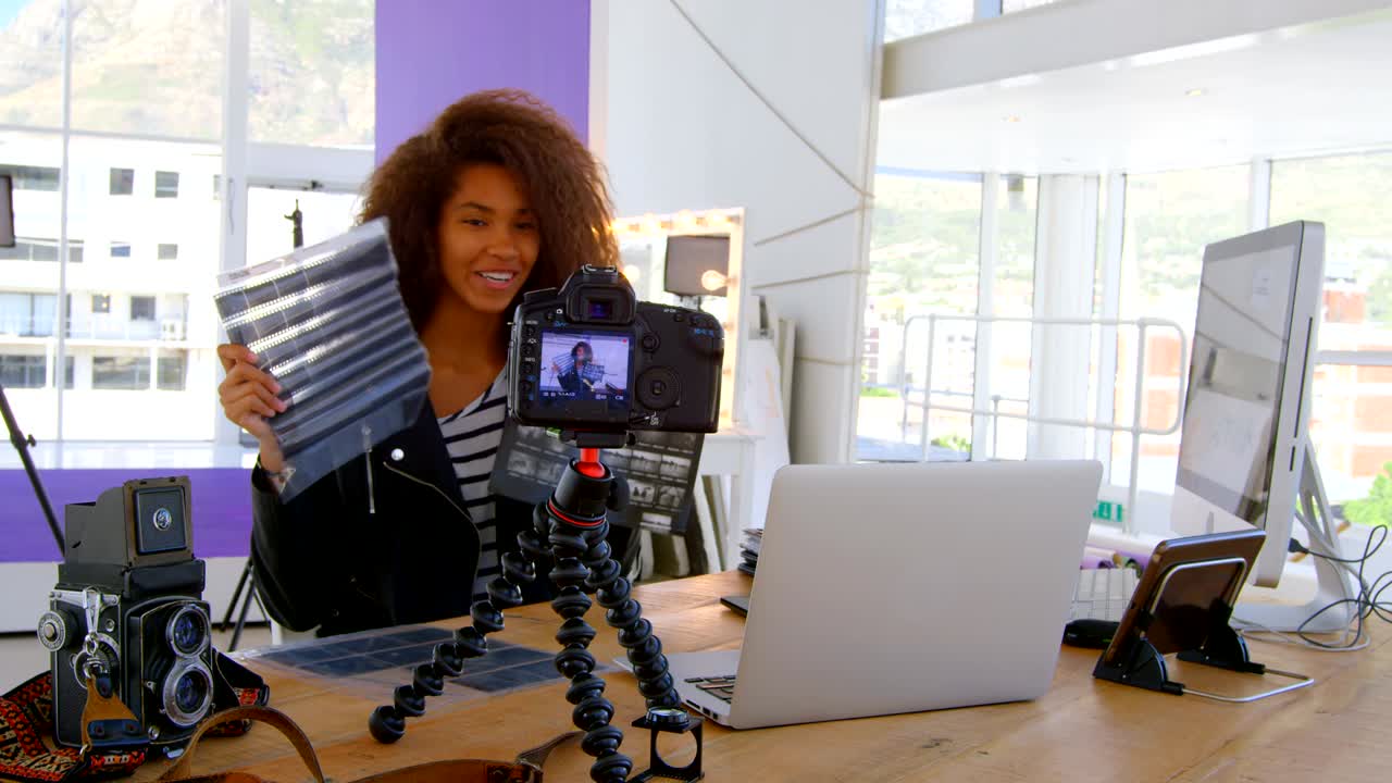 Model recording her video in photo studio 4k
