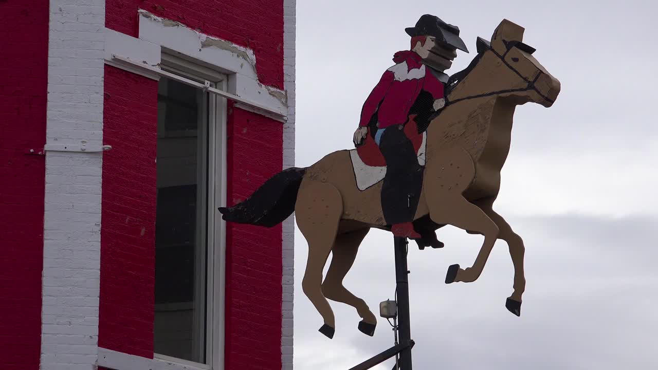 Une enseigne de cowboy à cheval au centre-ville de Cheyenne, Wyoming