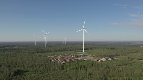 Vista-Aérea-De-Una-Poderosa-Granja-De-Turbinas-Eólicas-Para-La-Producción-De-Energía-En-Una-Hermosa-Mañana-De-Verano