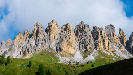 Zeitraffer-Der-Dolomiten-Italien,-Bergrücken-Pizes-De-Cir