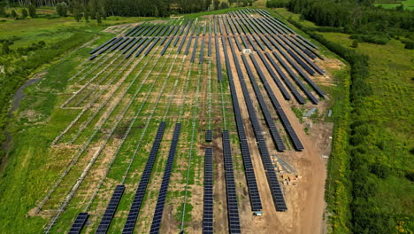 vista aérea de una gran granja solar