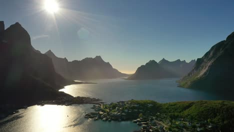 reine lofoten es un archipiélago en el condado de nordland, noruega.