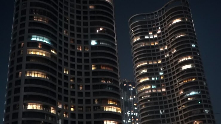 l'edificio più alto dell'india in india mumbai maharashtra world tower di notte