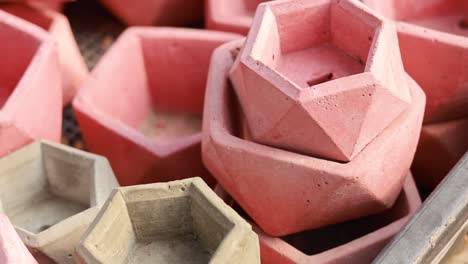 plantas de hormigón geométrico rosadas y grises