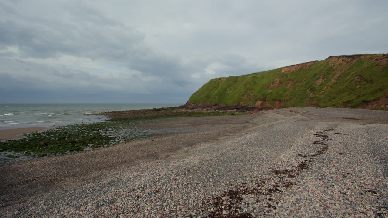 세인트 비즈의 바가 전면에서 해변과 함께 세인트 비즈 헤드랜드의 서쪽을 바라보는 넓은