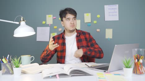 es un estudiante desesperado.