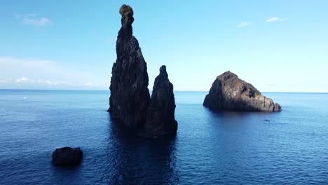 enormes pilas de mar