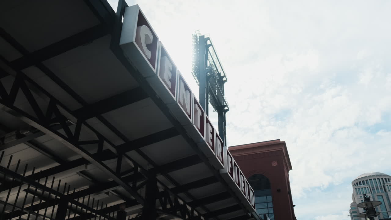 signo de centerfield en el estadio deportivo en un día soleado