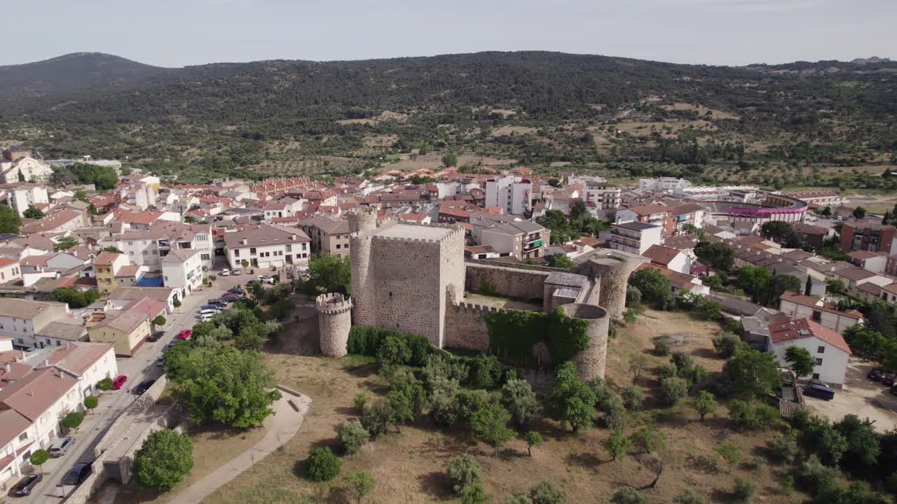 Aerial: San Marti n de Valdeiglesias' Castillo de la Coracera, historic spanish castle