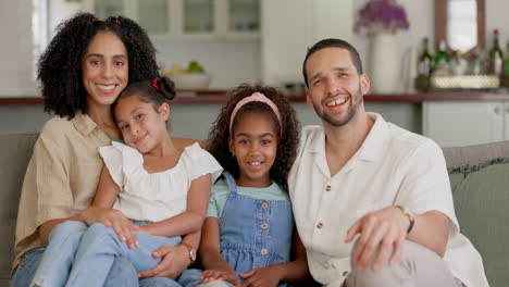 Family,-parents-with-children-in-portrait