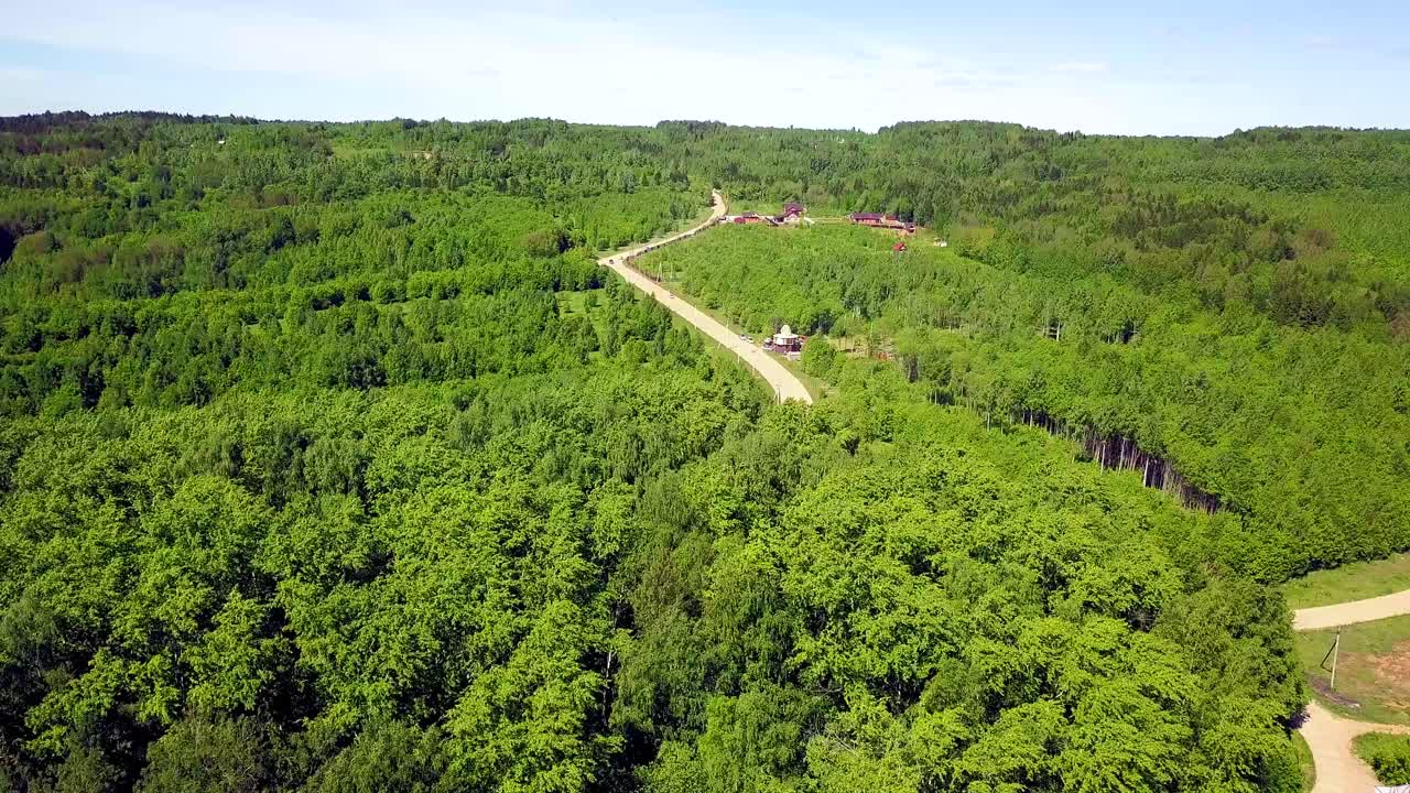 vista aérea de la carretera forestal