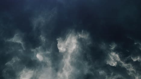 4.000 relámpagos en nubes cumulonimbus, tormenta eléctrica