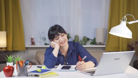 Carrera-Soñando-Estudiante-Femenina.