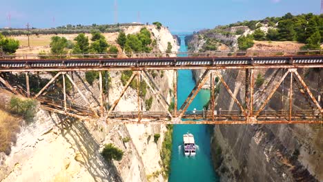 Canal-De-Corinto-Filmado-Desde-La-Vista-De-Un-Dron