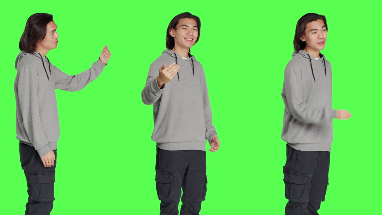 아시아인 남자가 사람들을 초대하고 있어요.