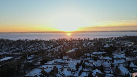 Golden-hour-by-the-Great-Lakes-during-winter-time-and-sunset