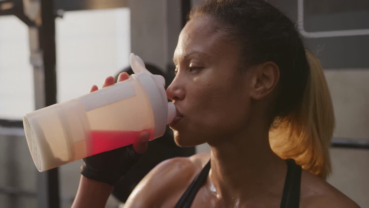 entrenamiento cruzado en un gimnasio