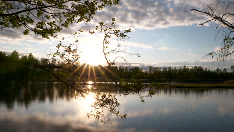 Midnight-sun-in-the-Arctic-circle,-time-lapse