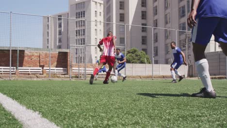 Fußballspieler,-Die-Auf-Dem-Spielfeld-Spielen