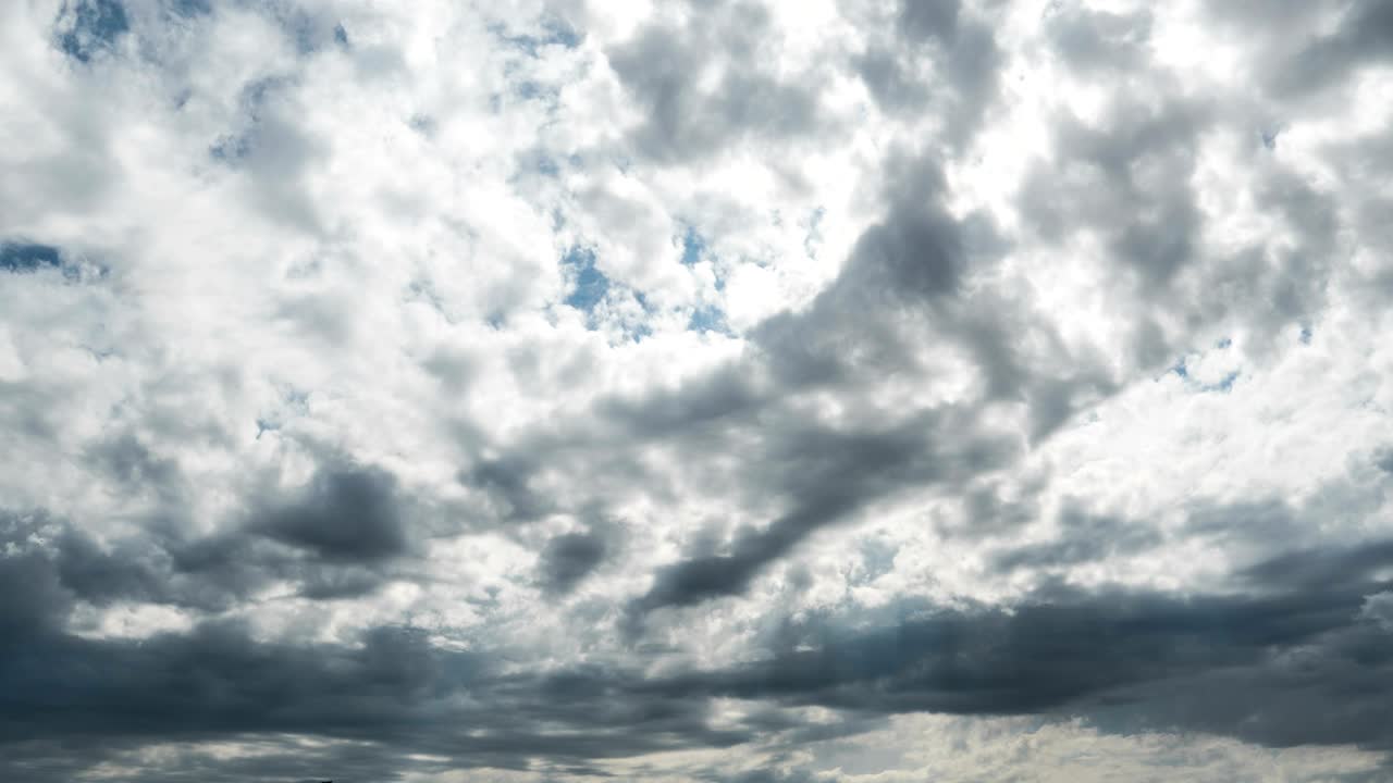 날아다니는 큐러스 구름, 아름다운 구름, 타임 스, 비디오 루프, 4k