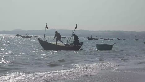 Los-Peces-Costeros,-También-Llamados-Peces-De-Bajura-O-Peces-Neríticos,-Habitan-El-Mar-Entre-La-Línea-De-Costa-Y-El-Borde-De-La-Plataforma-Continental.