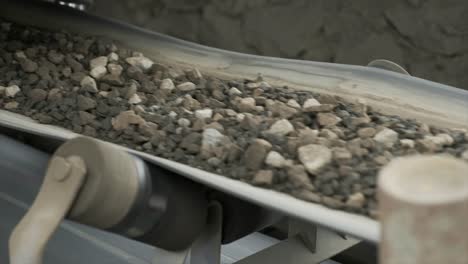 belt conveyor, cold elevator and hopper to supply cold aggregate from cold bin