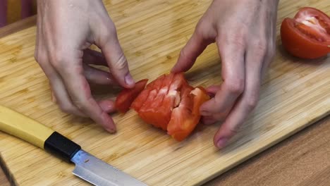 slicing tomatoes