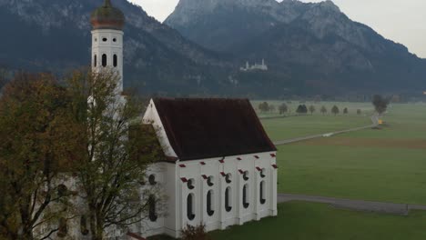 Neuschwanstein-Kirche-Nebligen-Morgen-Im-Herbst-|-4k-|-Dji-Mavic-2-Pro-D-log-–-Perfekt-Für-Die-Farbkorrektur