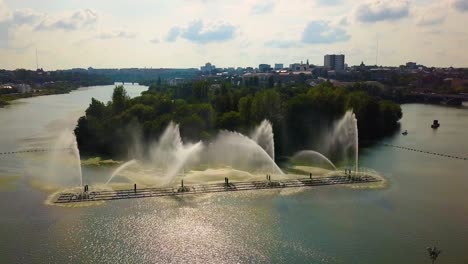 very large dynamic fountain on the river 04