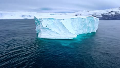 iceberg en el océano