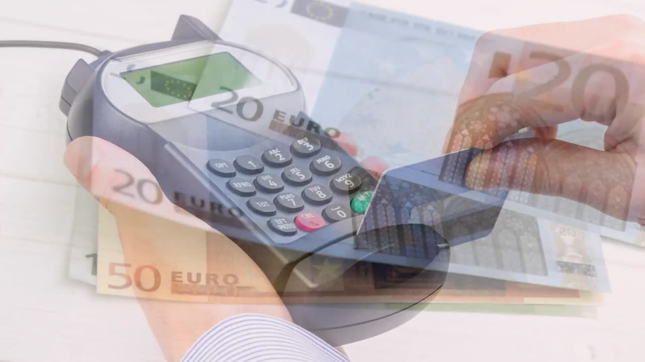 animação de notas de euro a cair sobre a mão de um homem caucasiano que detém um terminal de pagamento