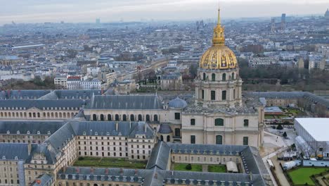 Hotel-des-Invalides-complex,-Paris-cityscape,-France