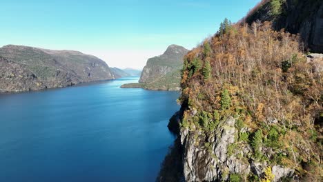 Stanghelle-Y-Veafjord-Revelados-Desde-Una-Alta-Montaña-Sobre-La-Carretera-E16,-Noruega