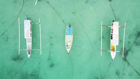 Aerial-4K-Drone-Footage:-Tranquil-Mushroom-Bay-Beach,-Nusa-Lembongan,-Bali